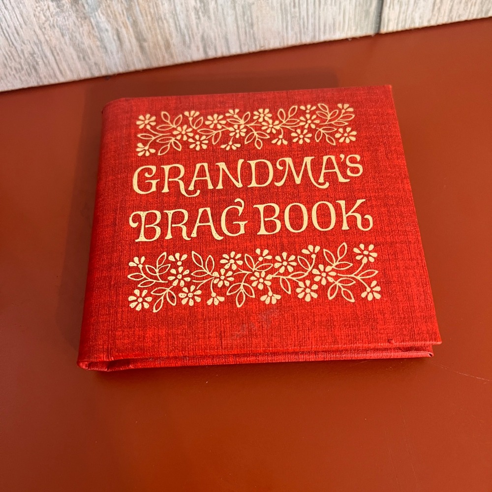 Vintage CR Gibson Grandmas Brag Book Red‎ Gold Floral Photo Album Made in USA